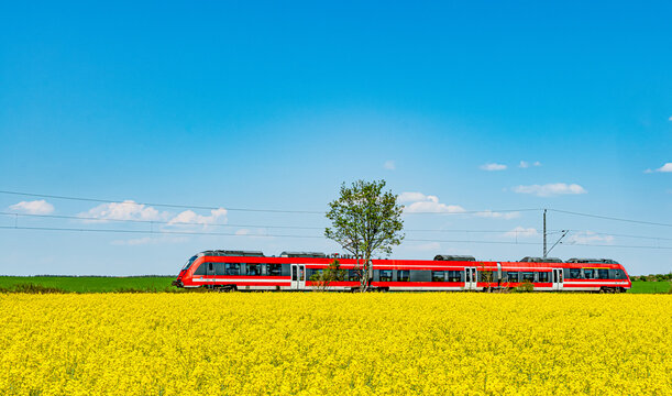 Regionalbahn im &Ouml;PNV