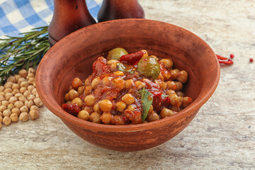 Chickpea beans with dry tomato and olives