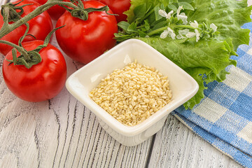 Raw sesame seeds in the bowl