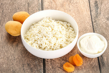 Cottage cheese with apricot and cream