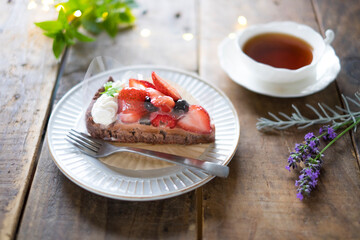 チョコ生地のベリータルト 