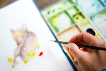鹿の絵を描く