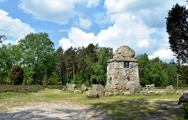 am L&ouml;ns-Stein in der Heide