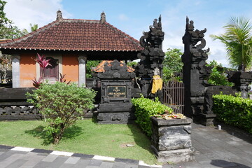 Tempel mit Ausblick auf Bali