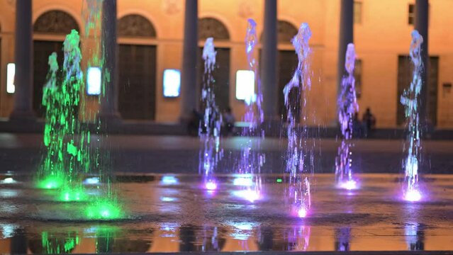 Fontane colorate a Reggio Emilia teatro Valli