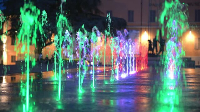 Fontane colorate a Reggio Emilia teatro Valli
