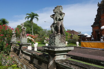 Götterskulptur auf Bali