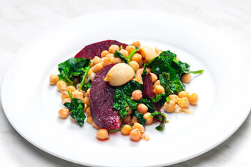 salad with red beet, spinach and chickpeas
