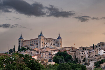 Fototapeta na wymiar Toledo, vista panorámica. Casco histórico de Toledo, Alcázar, río Tajo.
