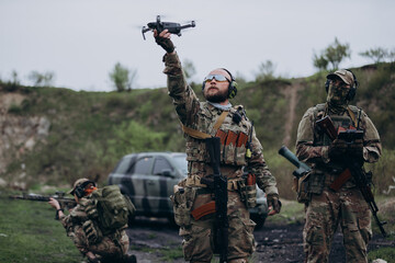Group of Ukrainian soldiers using a drone at the range © dsheremeta