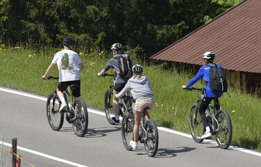 Fototapeta premium radfahrer im kleinwalsertal