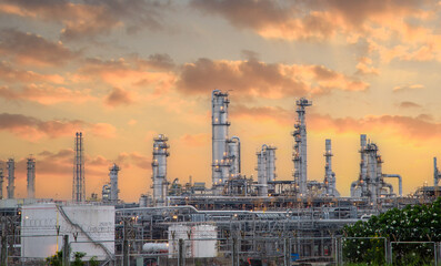 Obraz premium Oil and Gas Industrial zone,The equipment of oil refining,Close-up of industrial pipelines of an oil-refinery plant,Detail of oil pipeline with valves in large oil refinery.