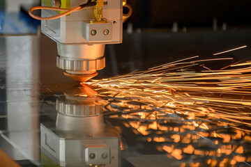 The fiber laser cutting machine cutting  machine cut the metal plate.
