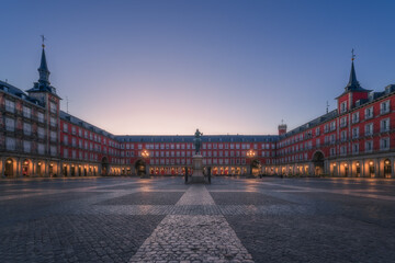 Obraz premium Plaza Mayor at sunrise in Madrid, Spain