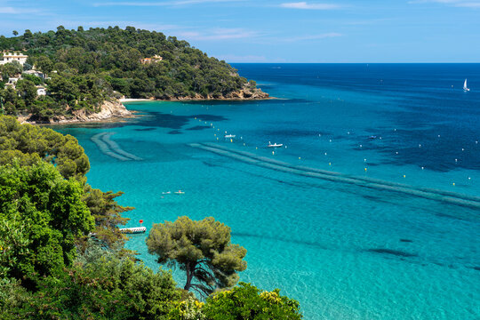 Plage du Rayol (Var) vom Chemin du Train des Pignes aus gesehen