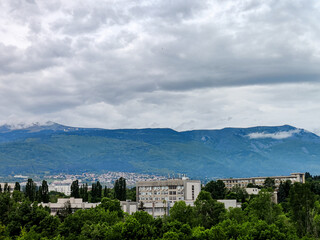 Obraz premium View to mountain with cloudy sky