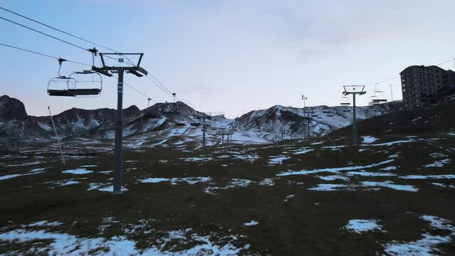 Pista de esqu&iacute; con poca nive en Andorra, Pas de la casa