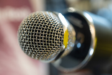 The iron mesh adds style and reliability to it. A necessary tool for singing and recording in the studio, this microphone is capable of capturing the full depth of your voice. Bar atmosphere live art 