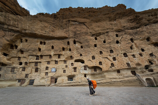 View of Karaman, Taşkale, granaries, Manazan Caves