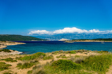 Küstenlandschaft der Insel Rab in Kroatien