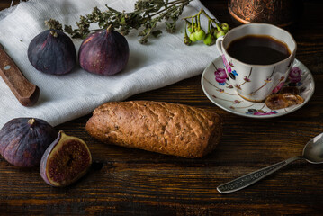 Light coffee break with multicereal bun and few ripe figs.