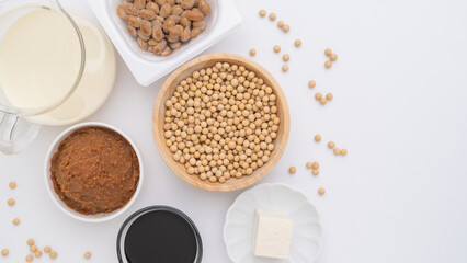 日本の大豆食品イメージ｜大豆・納豆・豆乳・醤油・味噌・豆腐