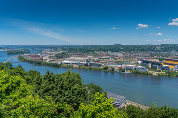 Fototapeta na wymiar Ohio River in Pittsburgh