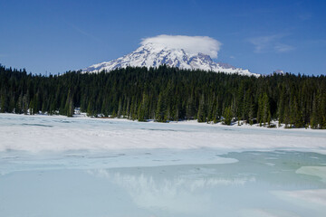 mount rainier with white snow and white cloud