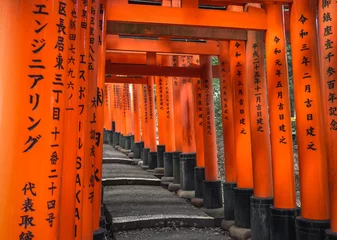 Tuinposter A mesmerizing sanctuary renowned for its iconic vermilion torii gates. © bo