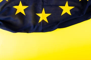 Foto op Plexiglas Europese plekken Overhead view of flag of europe over yellow background, copy space