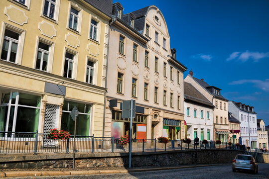 reichenbach, deutschland - sanierte h&auml;user in der altstadt