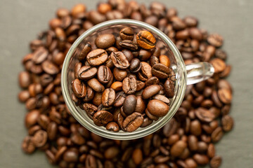 Fototapeta premium coffee beans in cup