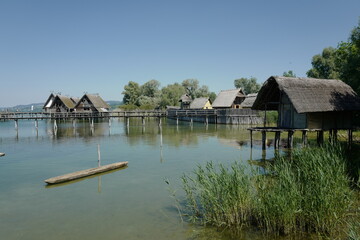 Obraz premium Bronze Age wooden houses on stilts at Lake Bodensee