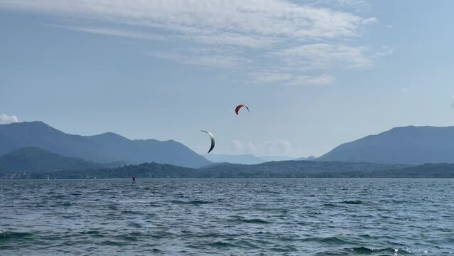 Kitesurfing sul lago Maggiore a Lesa	