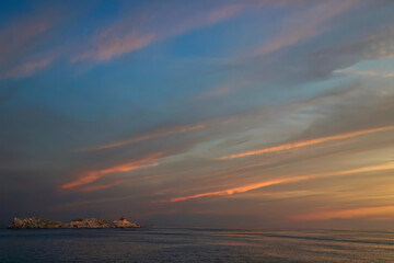 Naklejka premium sunset over the sea