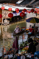 o mercado flutuantes de Bangkok