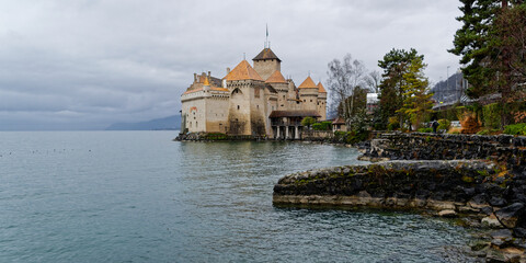 Le château fort au bord du lac