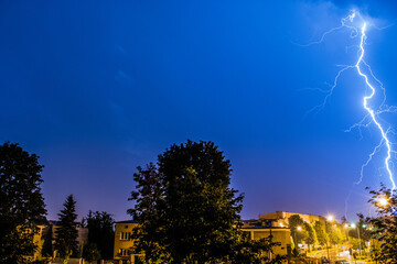 Burza z wyładowaniami atmosferycznymi w mieście Kalisz  © Sylwester Popenda