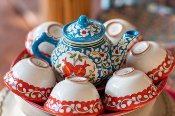 teapot and its cups in a plate