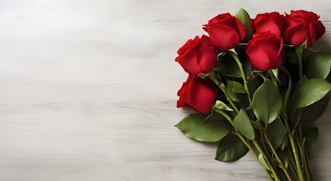 Bouquet de roses rouge sur une table en bois