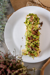 salmon crusted with zucchini and almonds
