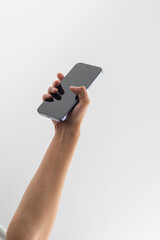 Obraz na płótnie Canvas La tecnología en tu mano: Imagen premium de una mano sosteniendo un moderno celular en venta