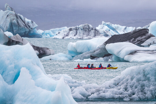 Canoeing at the Jokulsarlon lagoon in iceland