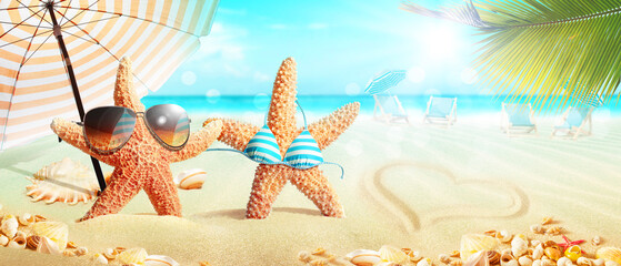 Fototapeta premium Strand Motiv mit Seestern und Muscheln