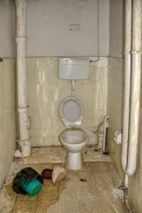 WC, Toilette, Klo, Lost Place, Urban Exploring, Urbex, Schüssel, Kloschüssel, 00, Rohr,...