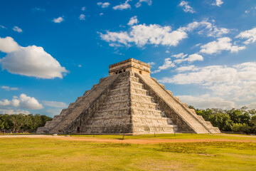 Templo de Kukulcán o El Castillo, Chichén Itzá - obrazy, fototapety, plakaty