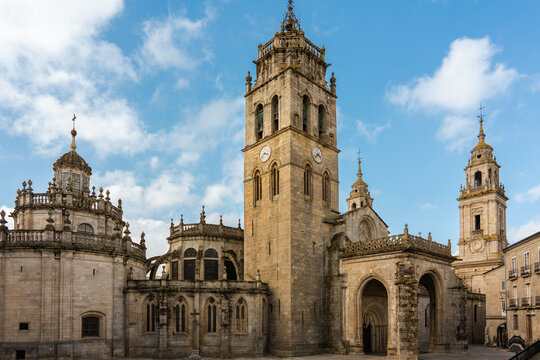 image of the exterior façade of the cathedral of Lugo in Galicia, Spain