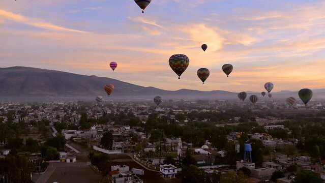 Sunrise at the Pyramids of the Moon and Sun in Teotihuacan, Mexico.⁣ Hot air balloon rides are popular at the ancient site that predates both the Mayan and Aztec Kingdoms.