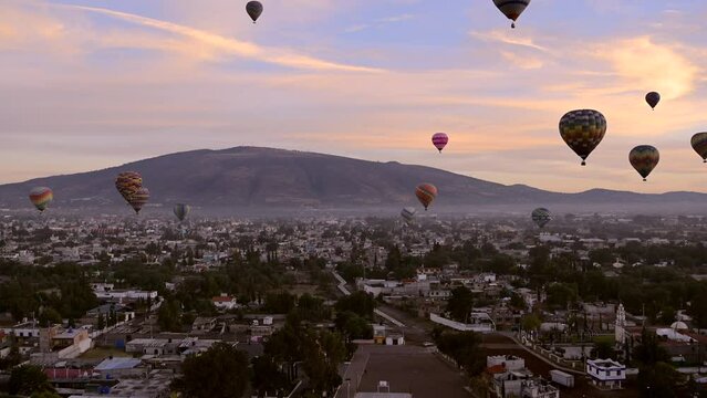 Sunrise over the Pyramids of the Moon and Sun in Teotihuacan, Mexico.⁣ Hot air balloon rides are popular at the ceremonial site that is comparable in size to the pyramids of Egypt.