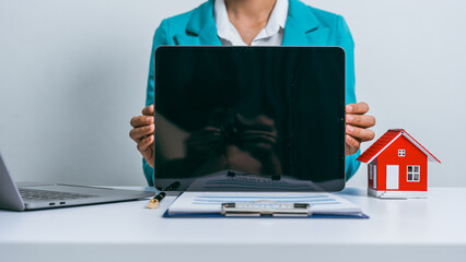 Realtor with contract, red house model, amenities, appraisal price, built-in, central business district, custom made, electricity meter deposit, freehold, foreigner quota, home free investment